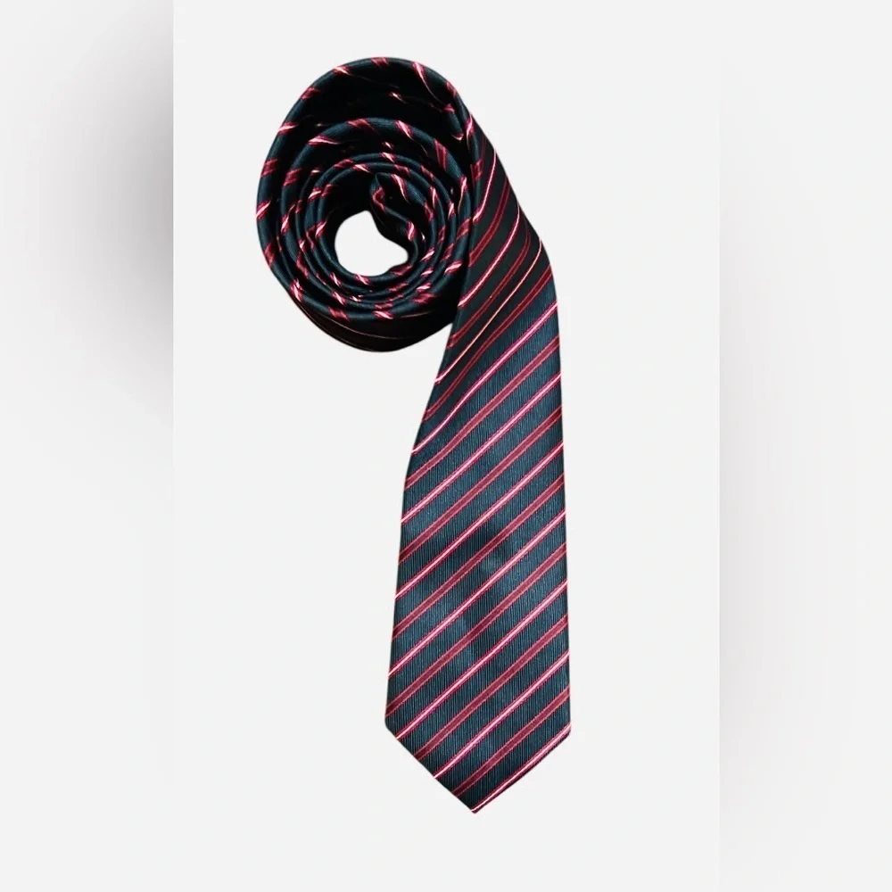 Elegant Navy and Red Striped Tie